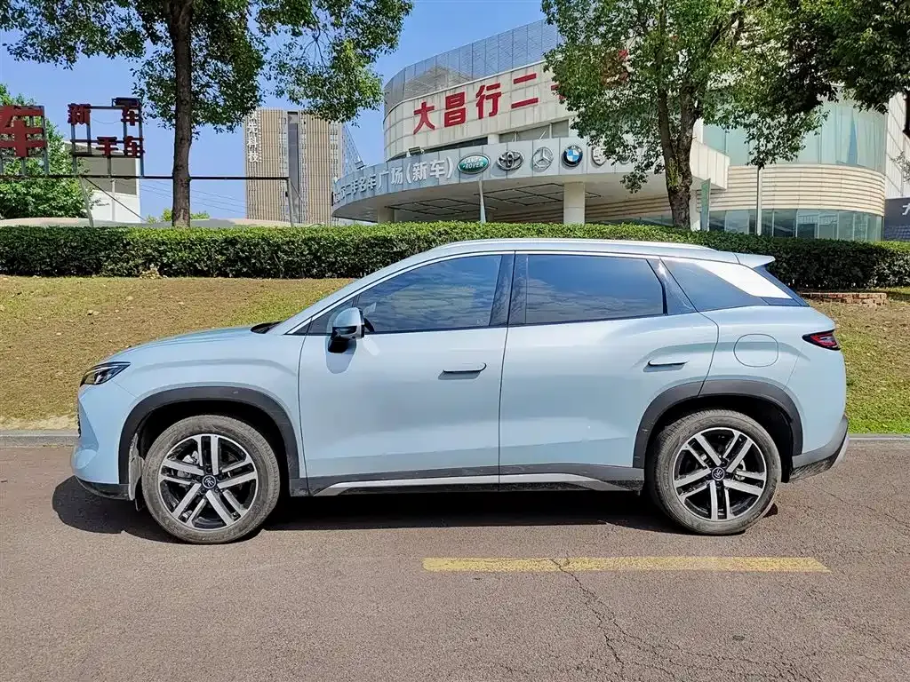 BYD L DM-i — фото 4