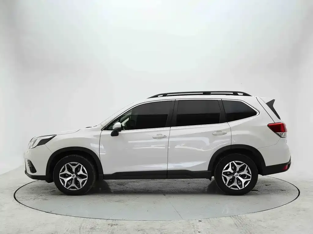 Subaru Forester 2023 из CN, фото 7