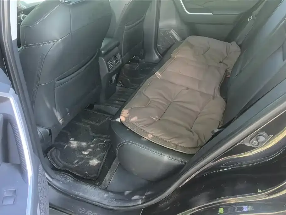 Toyota RAV4 2023 из CN, фото 10