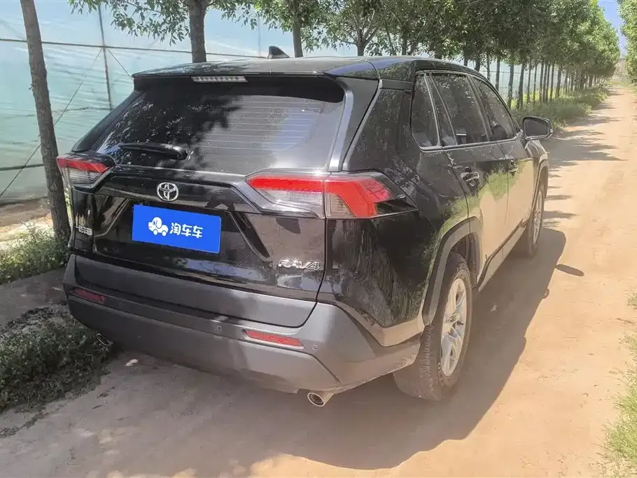Toyota RAV4 2023 из CN, фото 4