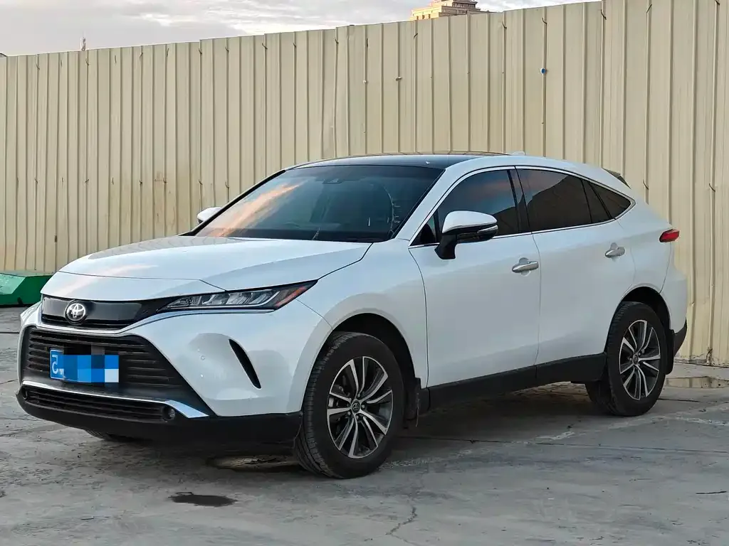 Toyota Harrier — фото 1