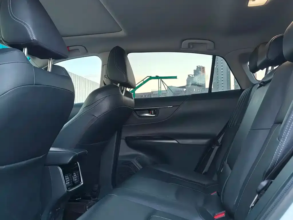 Toyota Harrier — фото 2