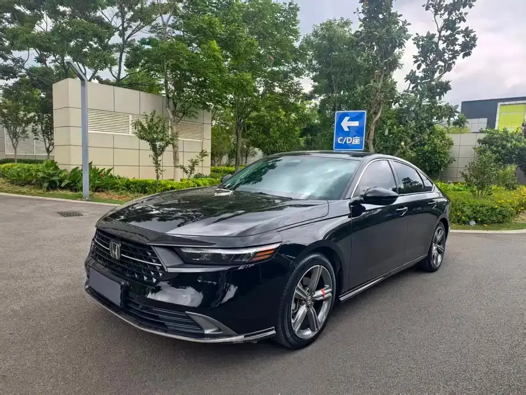 Honda Accord — фото 1