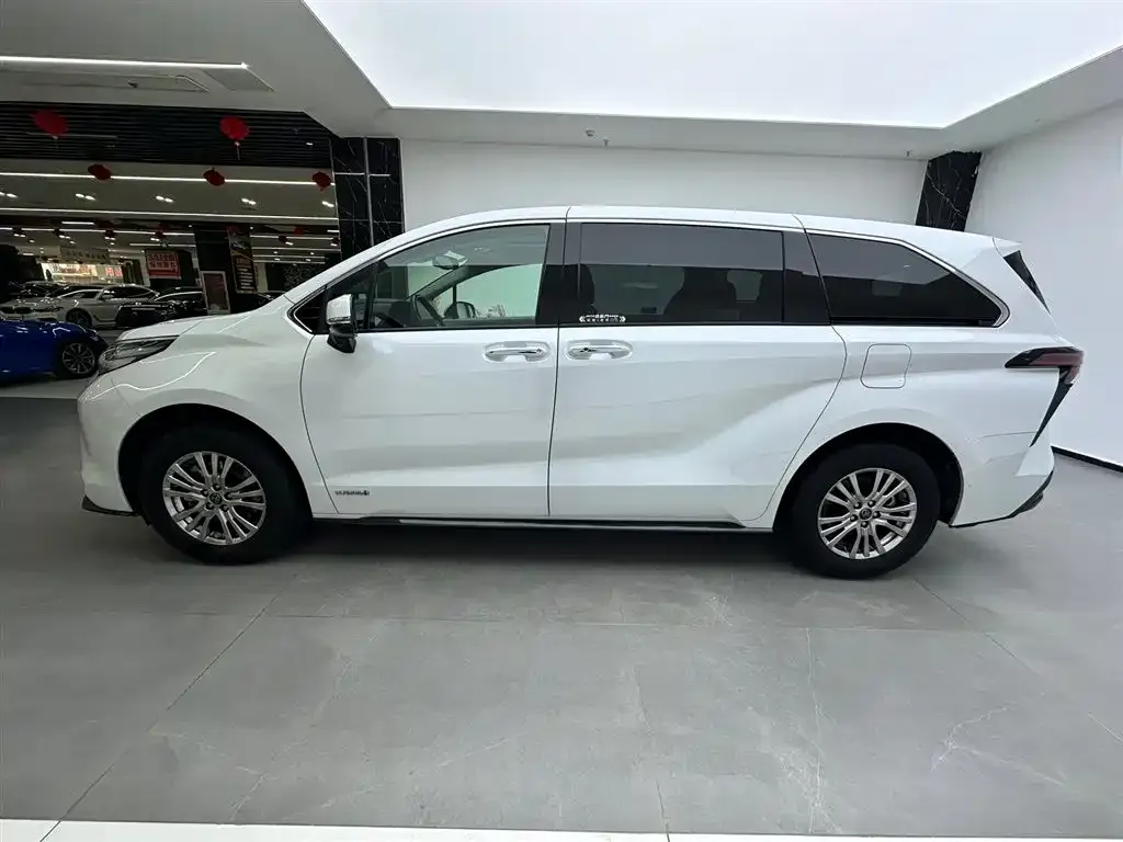 Toyota Sienna 2023 из CN, фото 3