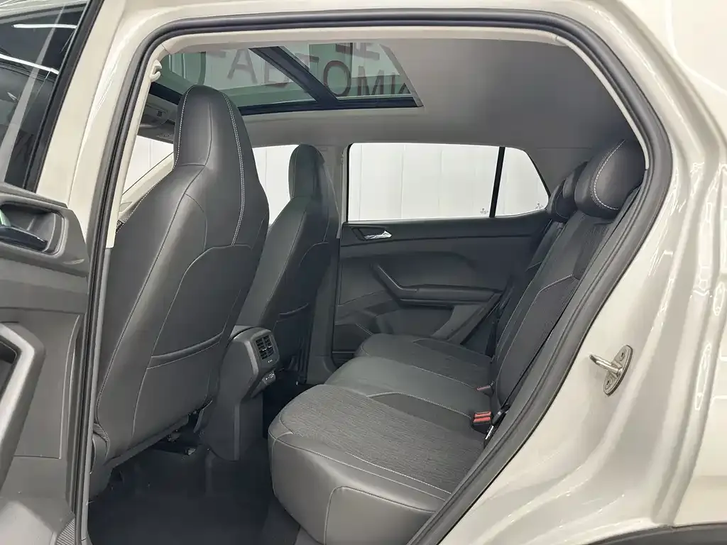 Volkswagen T-Cross — фото 10