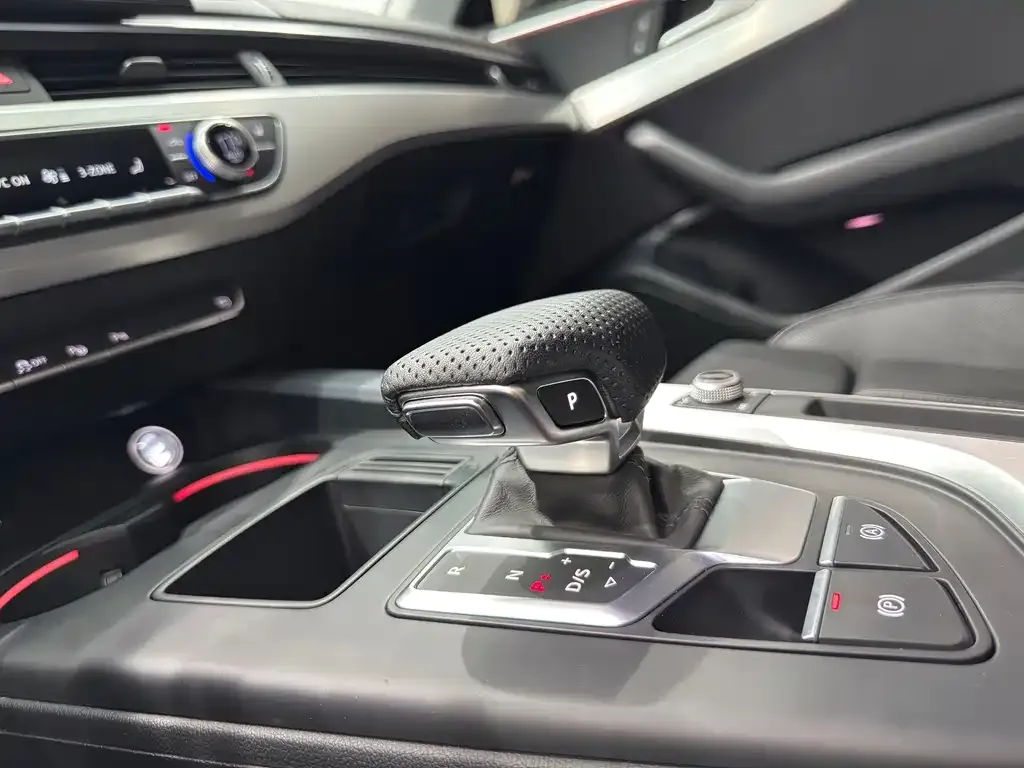 Audi A4L 2024 из CN, фото 4