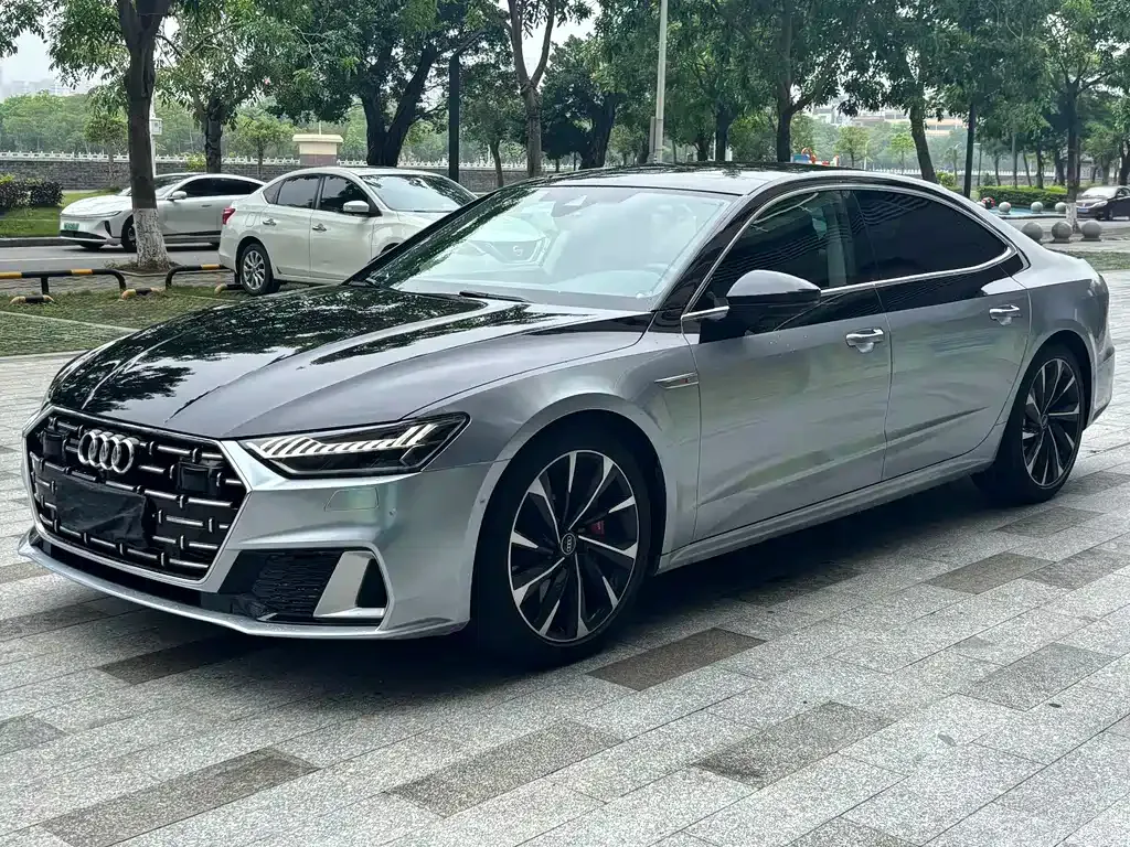 Audi A7L — фото 1