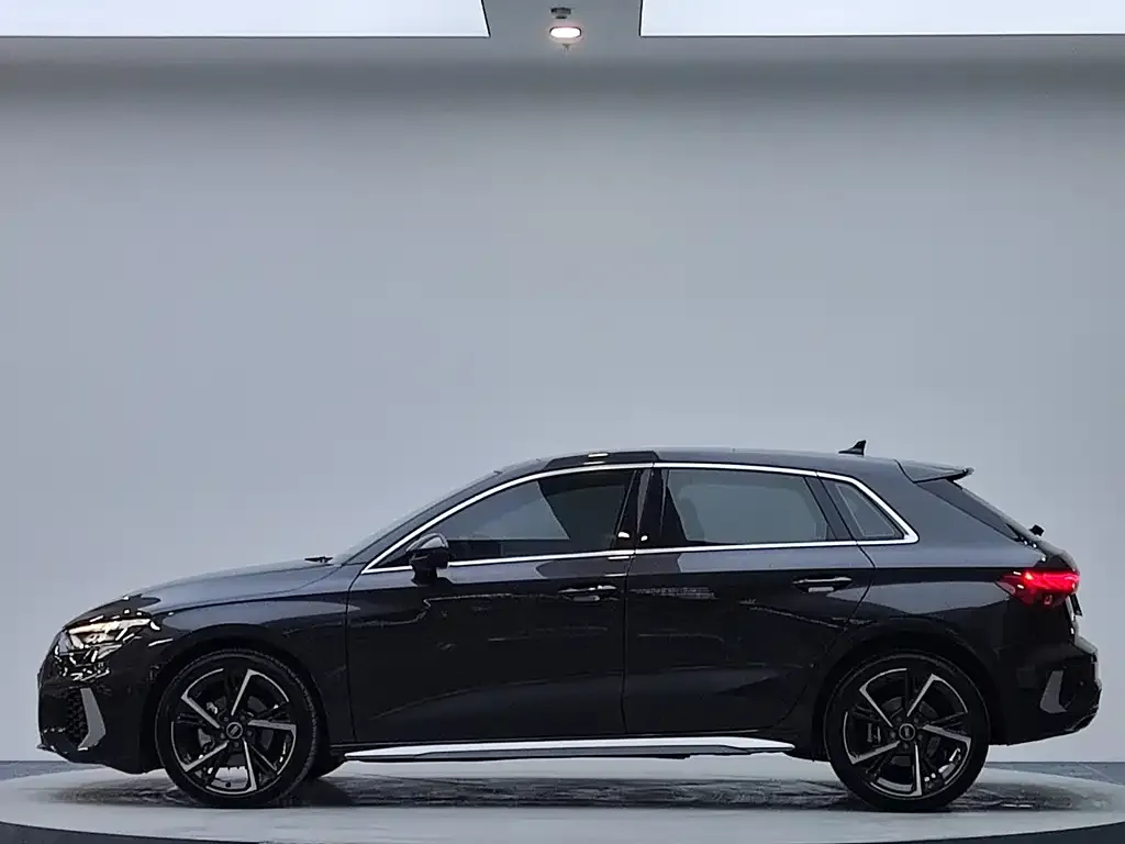 Audi A3 2023 из CN, фото 2