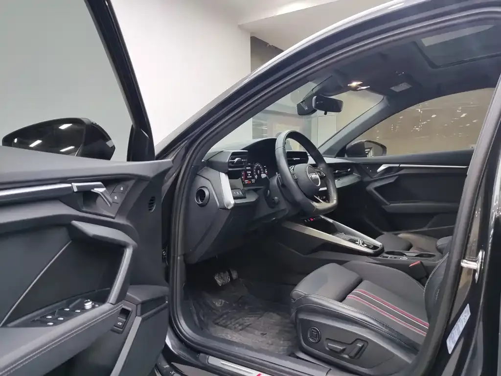 Audi A3 2023 из CN, фото 8