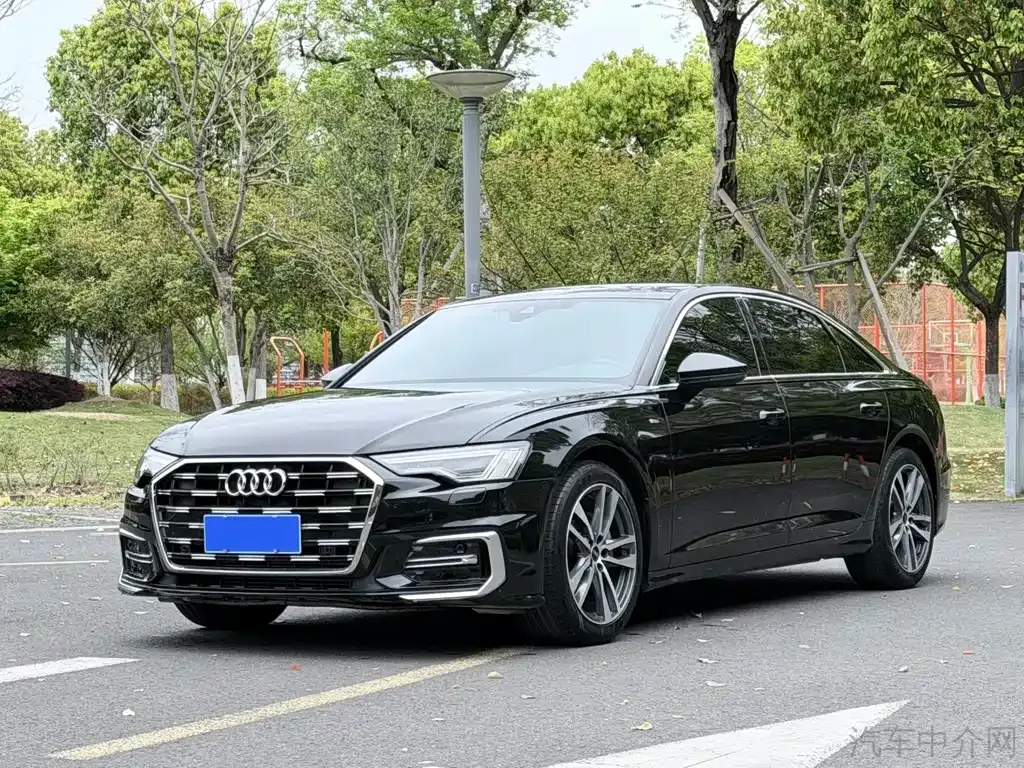 Audi A6L — фото 1