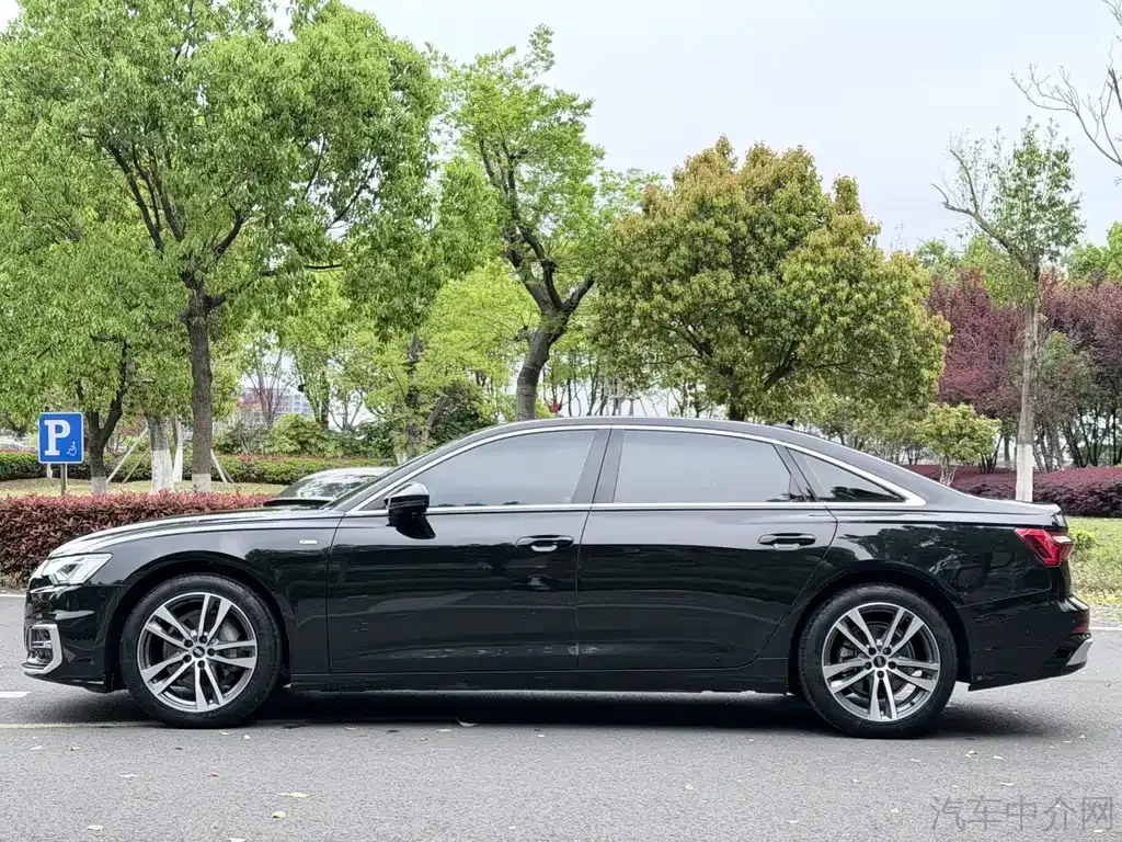 Audi A6L — фото 6