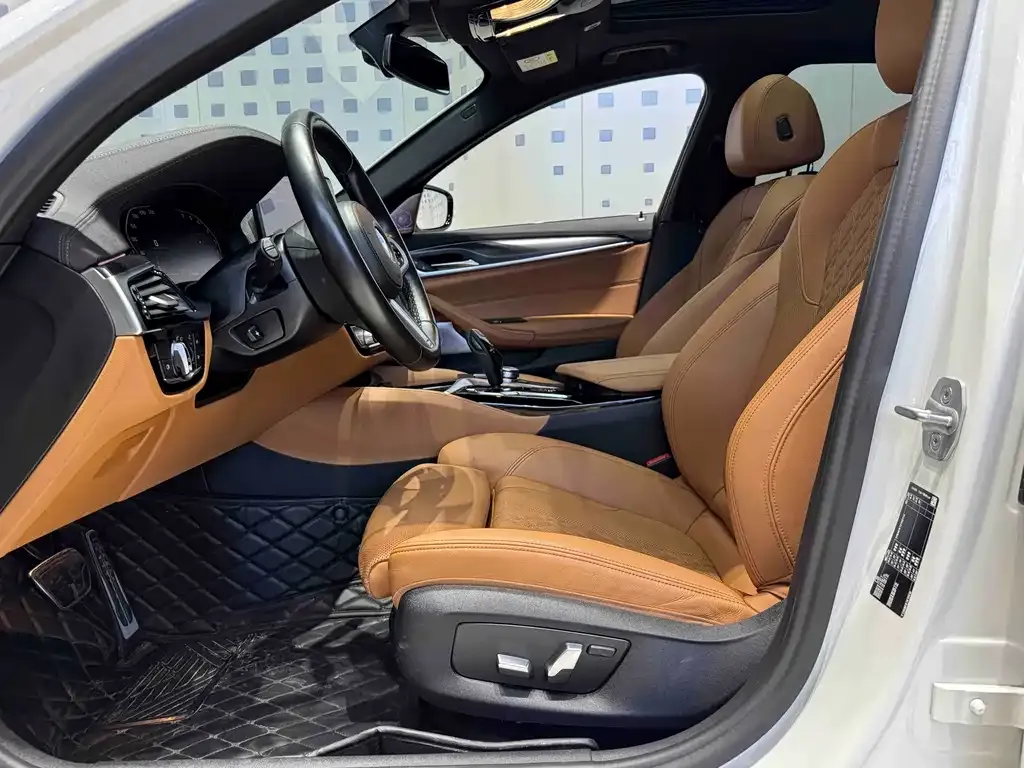 BMW 5 Series (Import) 2023 из CN, фото 3