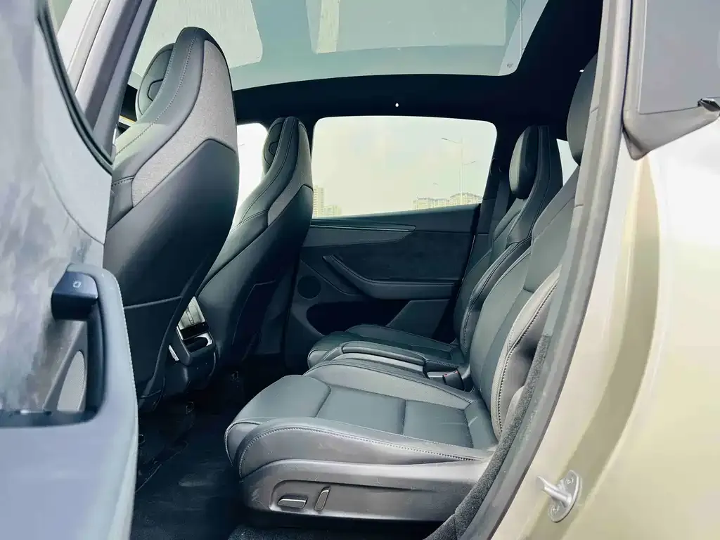 Tesla Model Y L 2025 из CN, фото 7