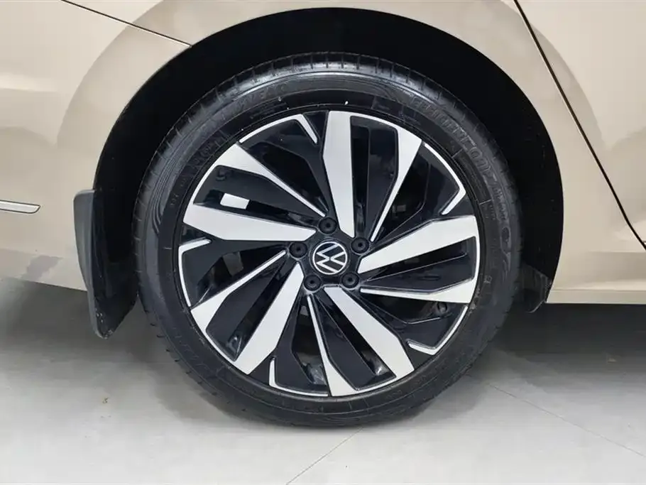 Volkswagen Passat — фото 10