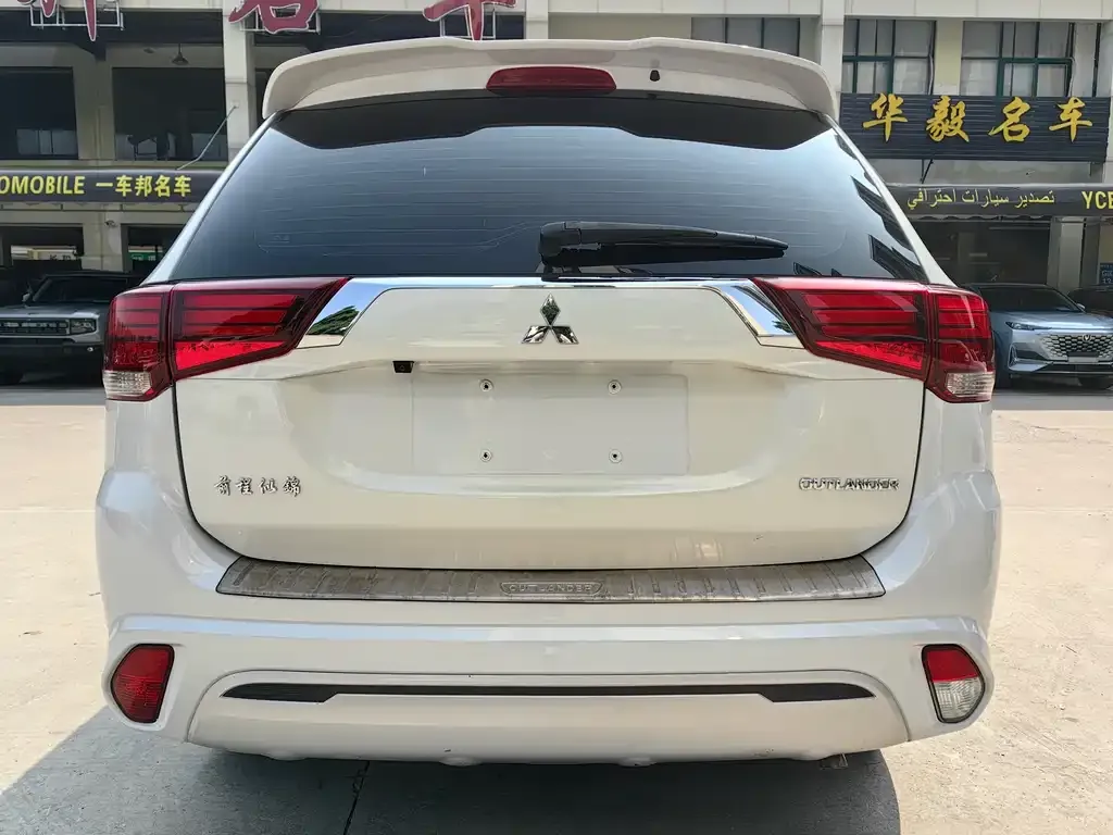 Mitsubishi Outlander 2021 из CN, фото 7