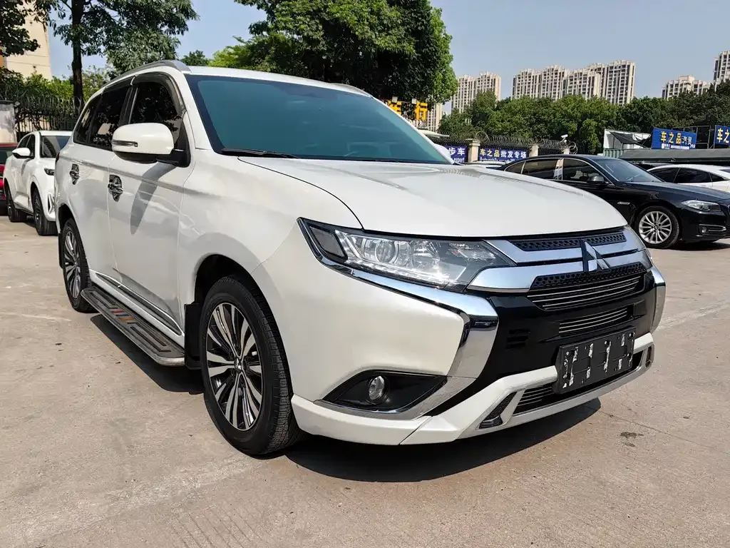 Mitsubishi Outlander 2021 из CN, фото 5