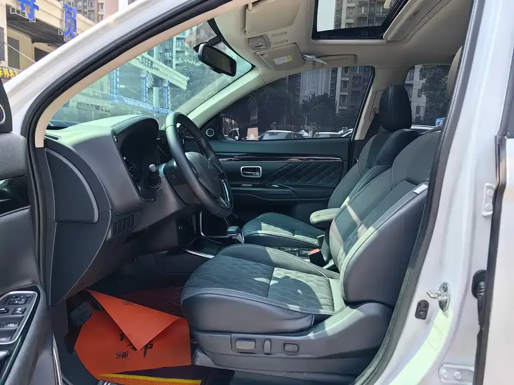 Mitsubishi Outlander 2021 из CN, фото 8