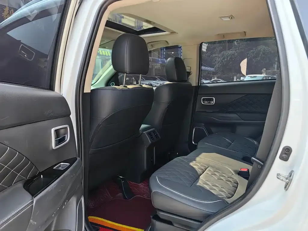 Mitsubishi Outlander 2021 из CN, фото 2