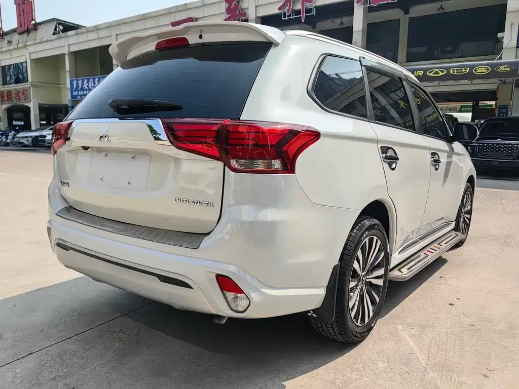 Mitsubishi Outlander 2021 из CN, фото 10
