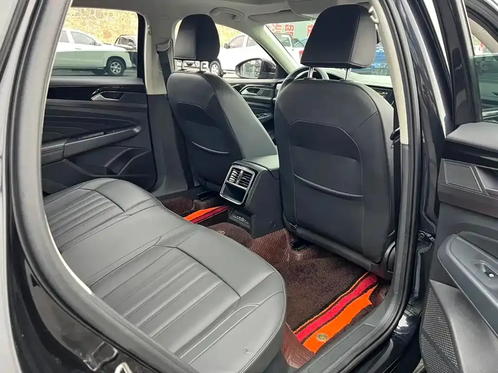 Volkswagen Passat — фото 10