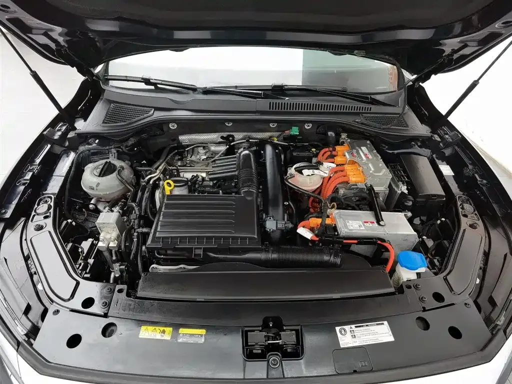 Volkswagen Passat New Energy — фото 7