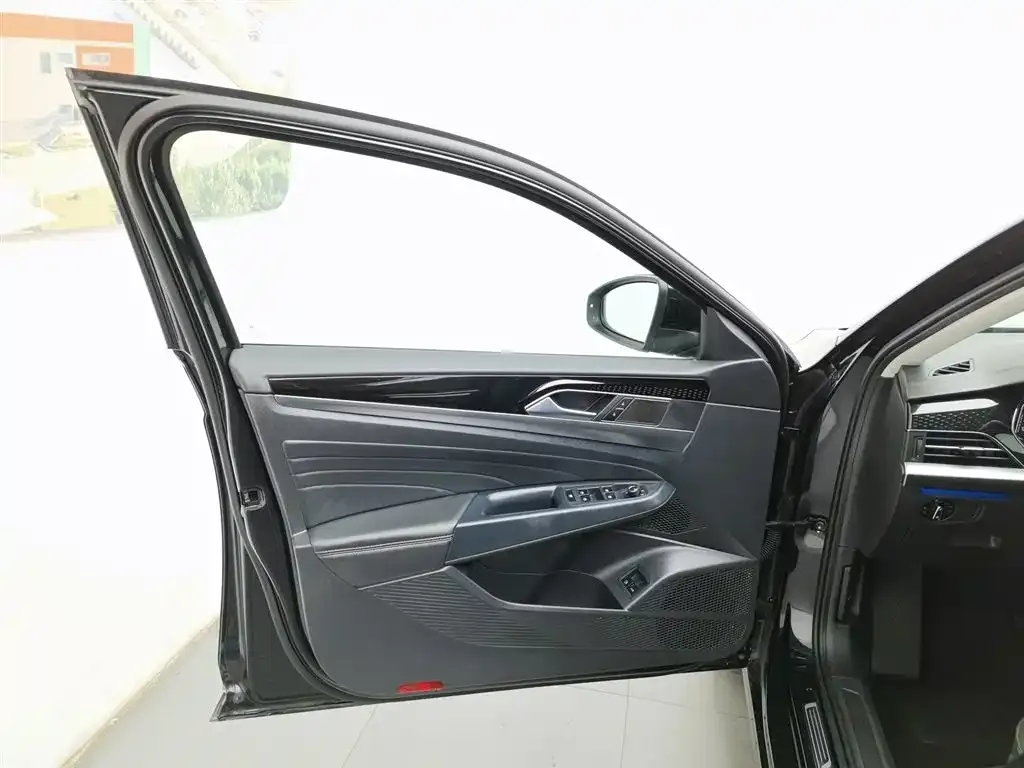 Volkswagen Passat New Energy — фото 9