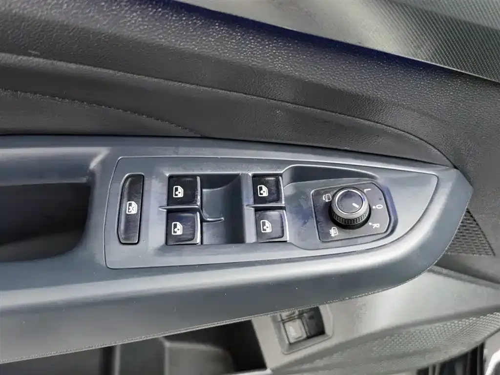 Volkswagen Passat New Energy — фото 6