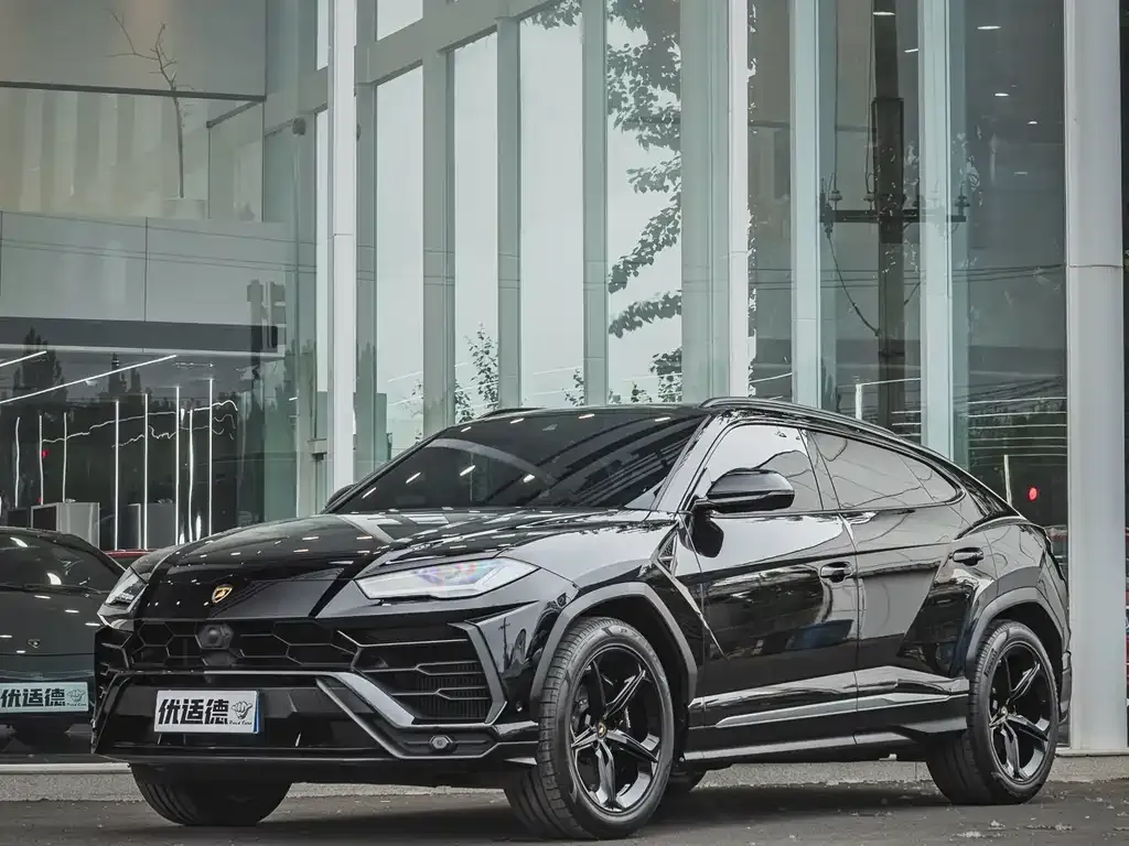 Lamborghini Urus — фото 1