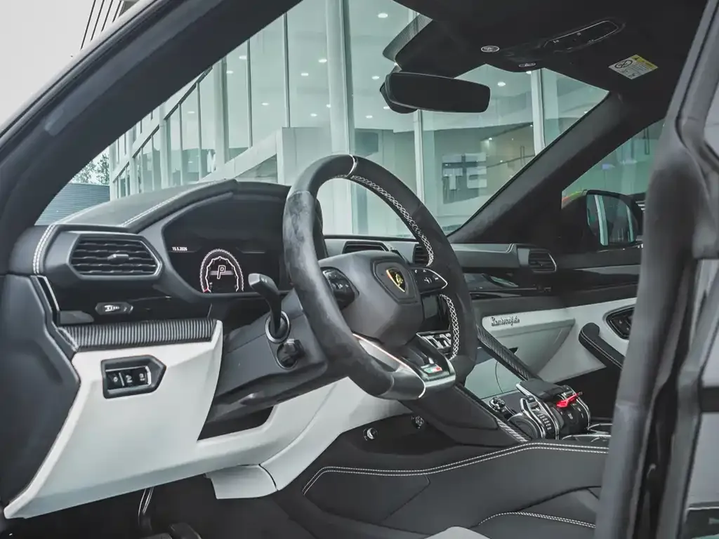 Lamborghini Urus — фото 9