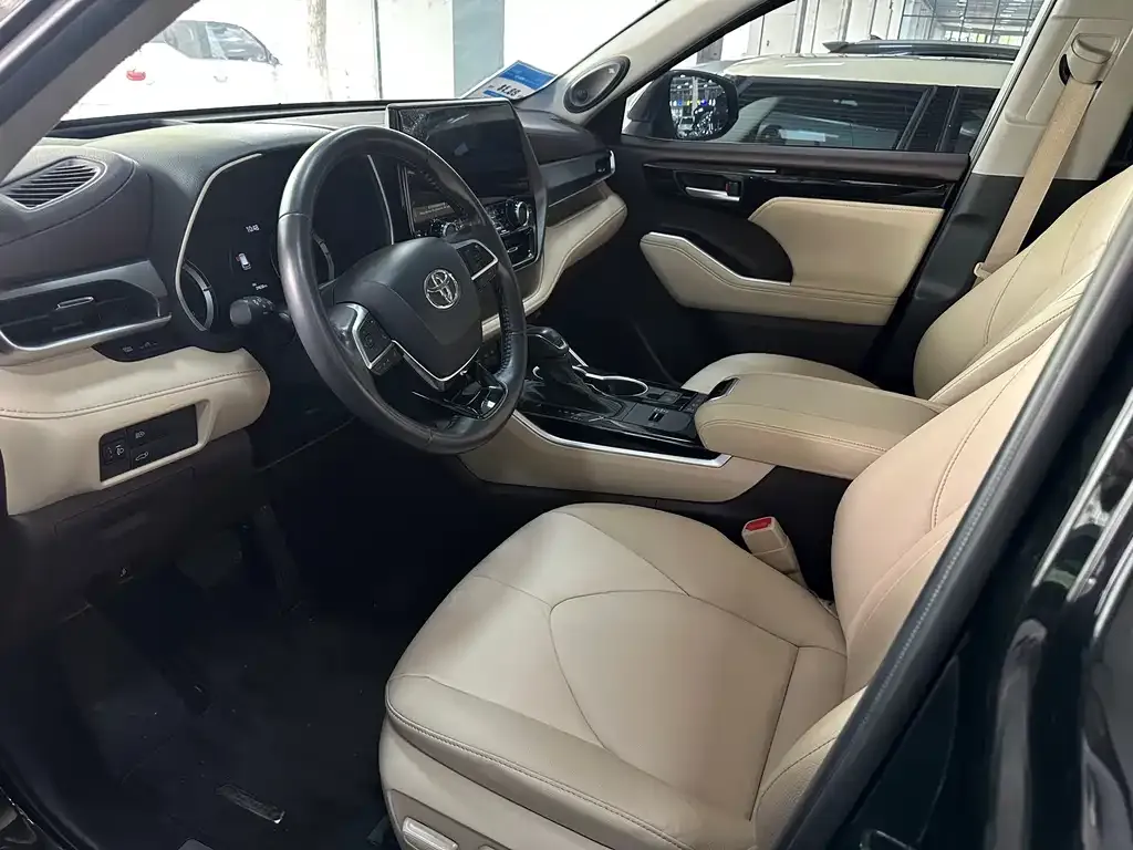 Toyota Highlander — фото 10