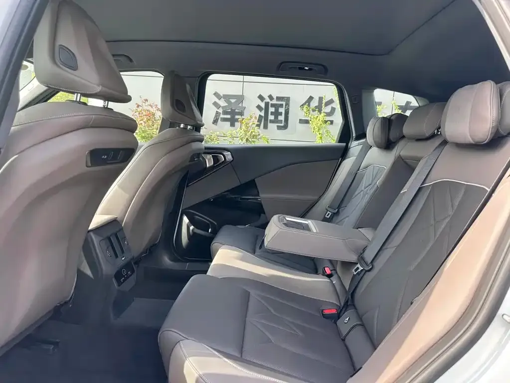 BMW X3 2025 из CN, фото 2