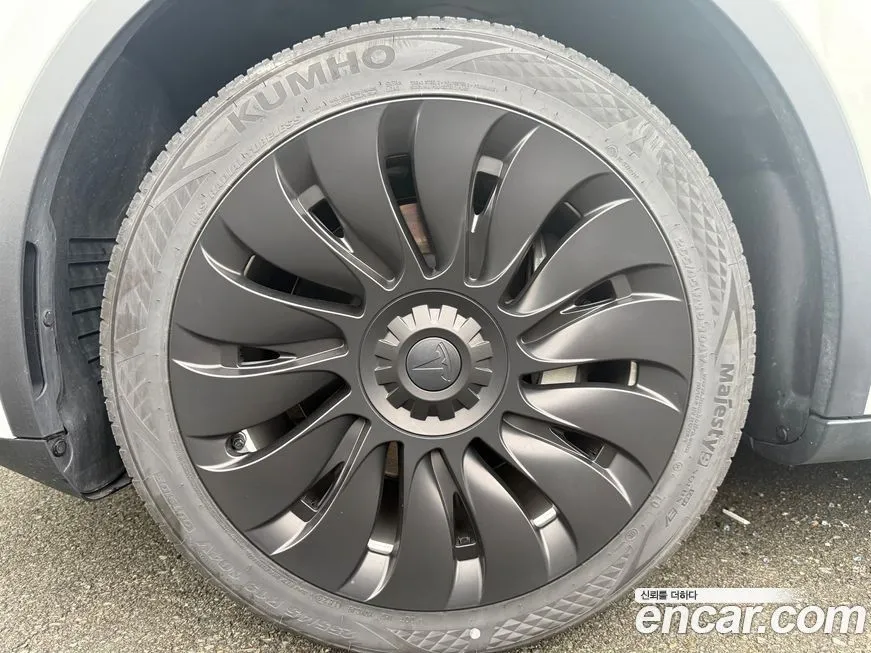 Tesla Model Y — фото 6