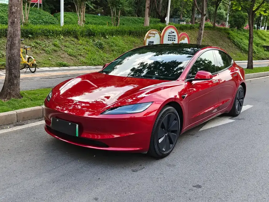 Tesla Model 3 — фото 1