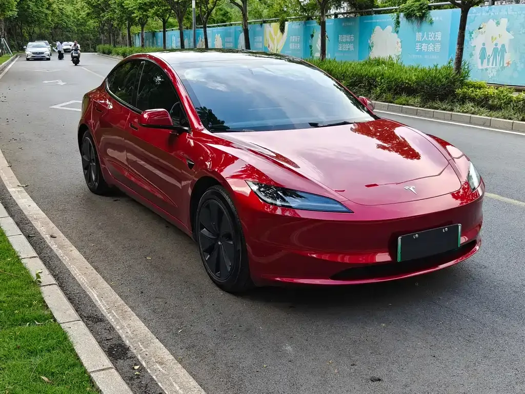Tesla Model 3 — фото 5