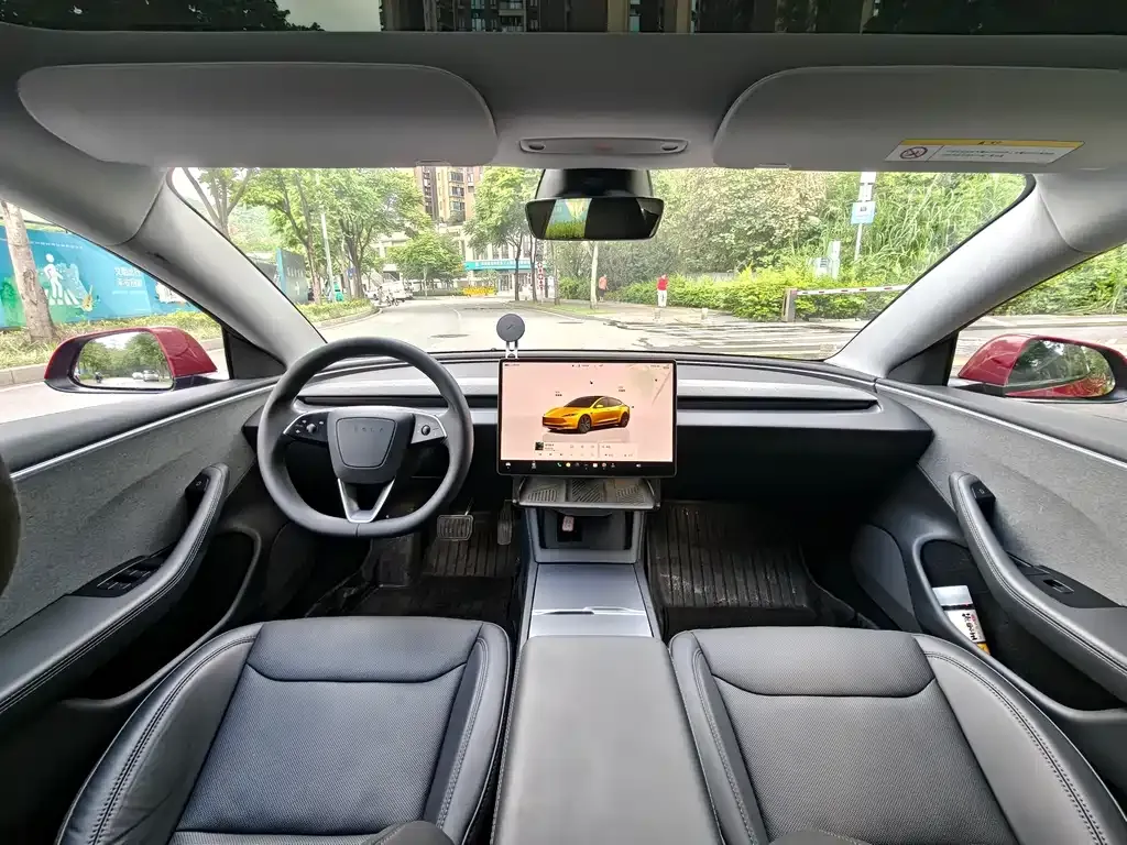 Tesla Model 3 — фото 10