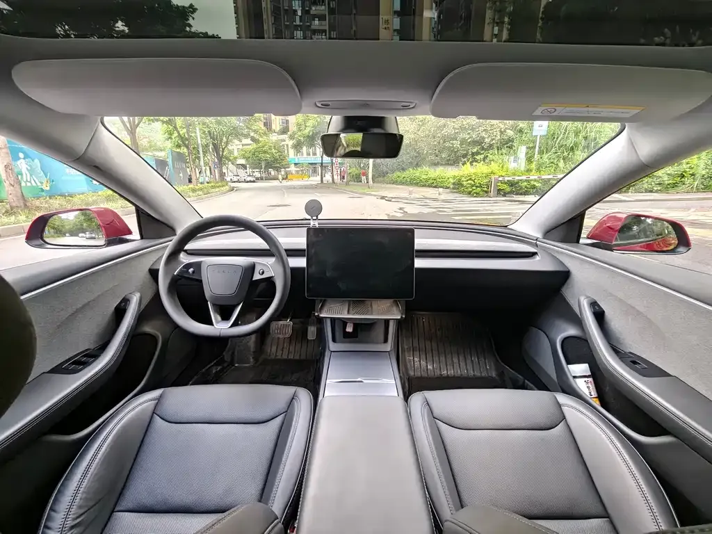 Tesla Model 3 — фото 3