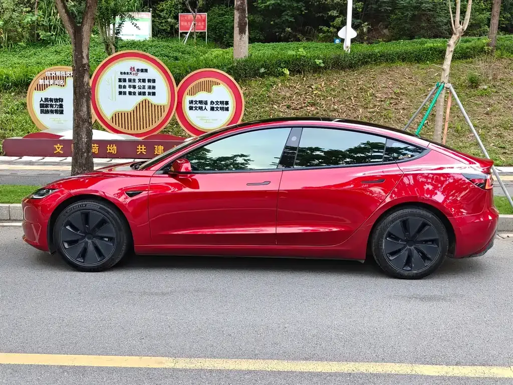 Tesla Model 3 — фото 9