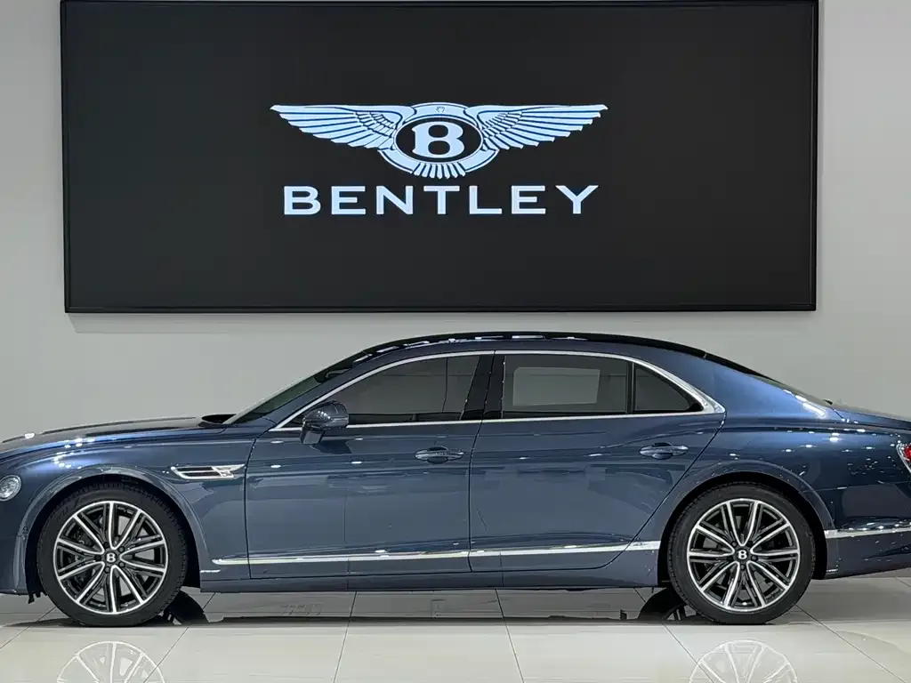 Bentley Flying Spur — фото 10