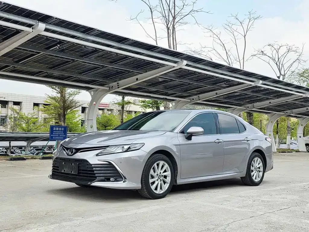 Toyota Camry — фото 9