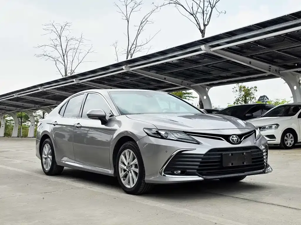 Toyota Camry — фото 5
