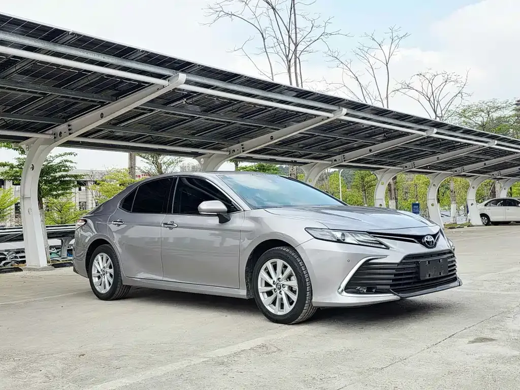 Toyota Camry — фото 10