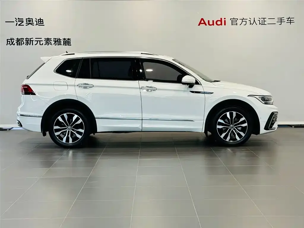 Volkswagen Tiguan L — фото 2