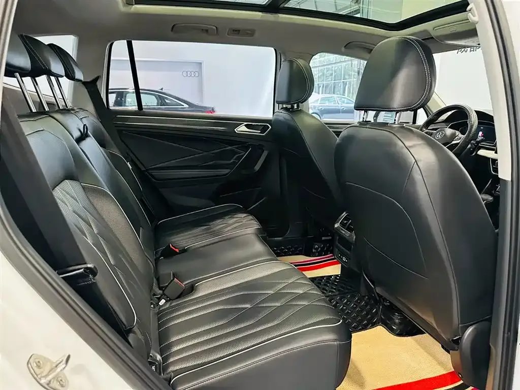 Volkswagen Tiguan L — фото 8
