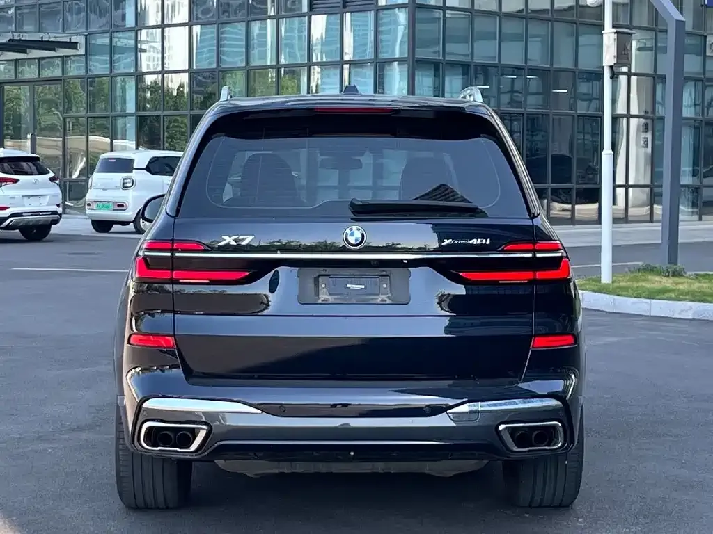 BMW X7 — фото 2