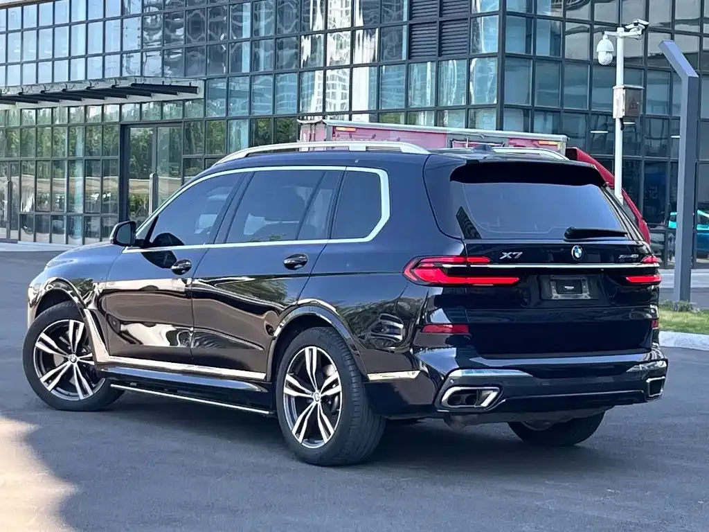 BMW X7 — фото 7
