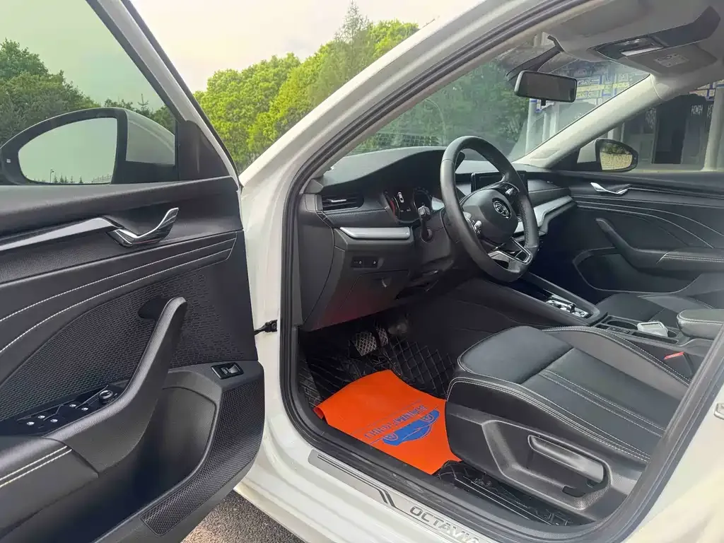 Skoda Octavia — фото 8