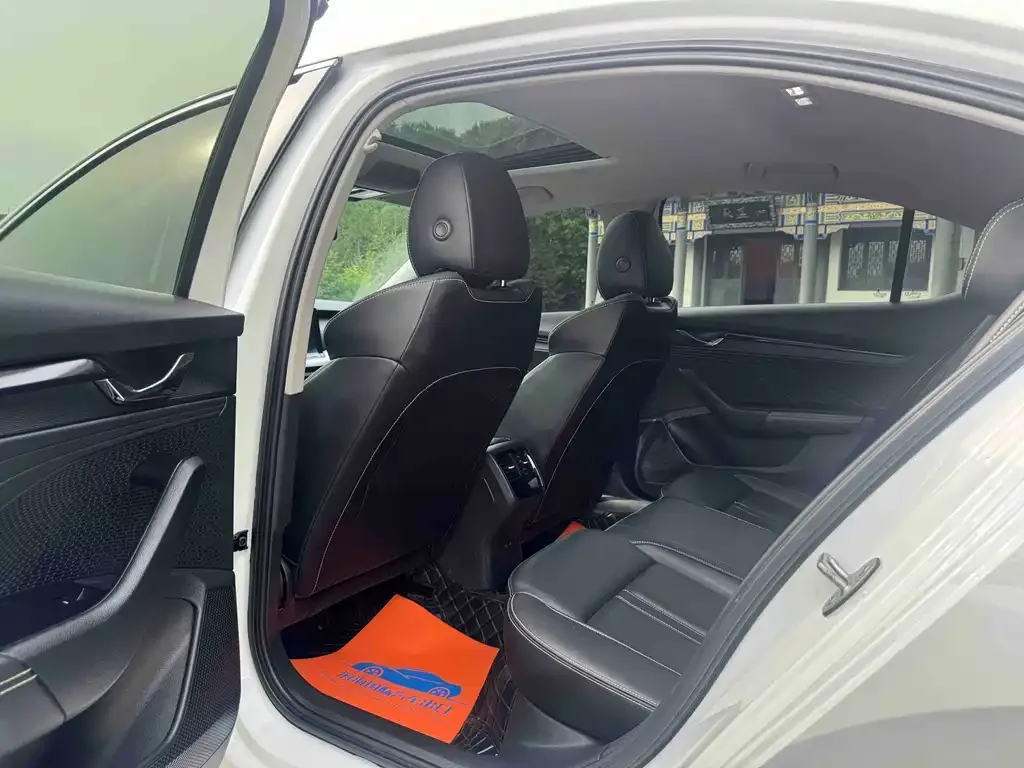 Skoda Octavia — фото 9