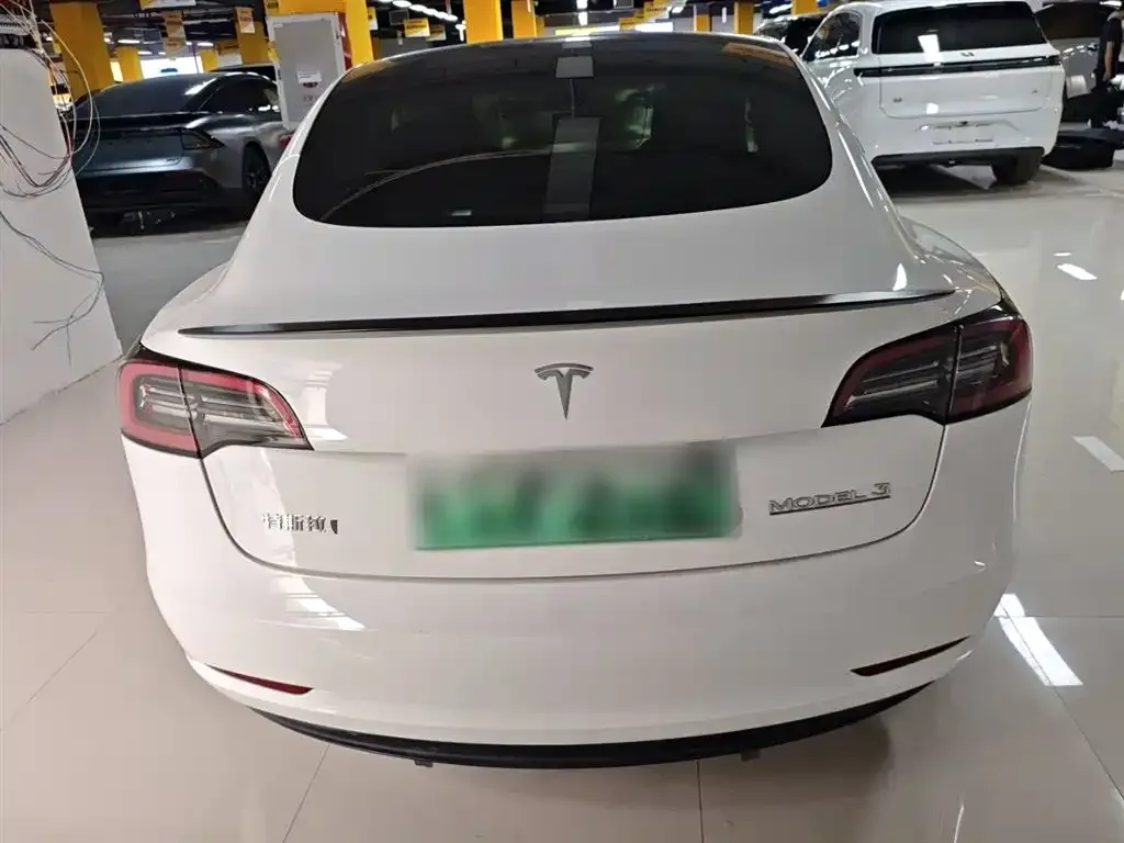 Tesla Model 3 — фото 4