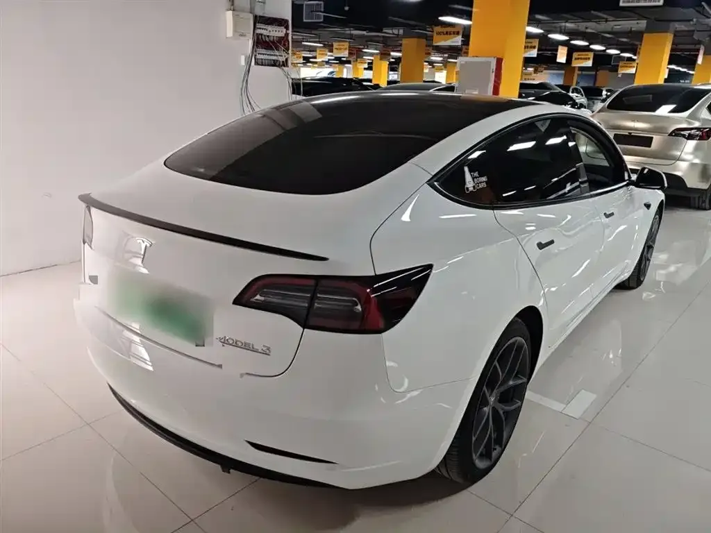 Tesla Model 3 — фото 10