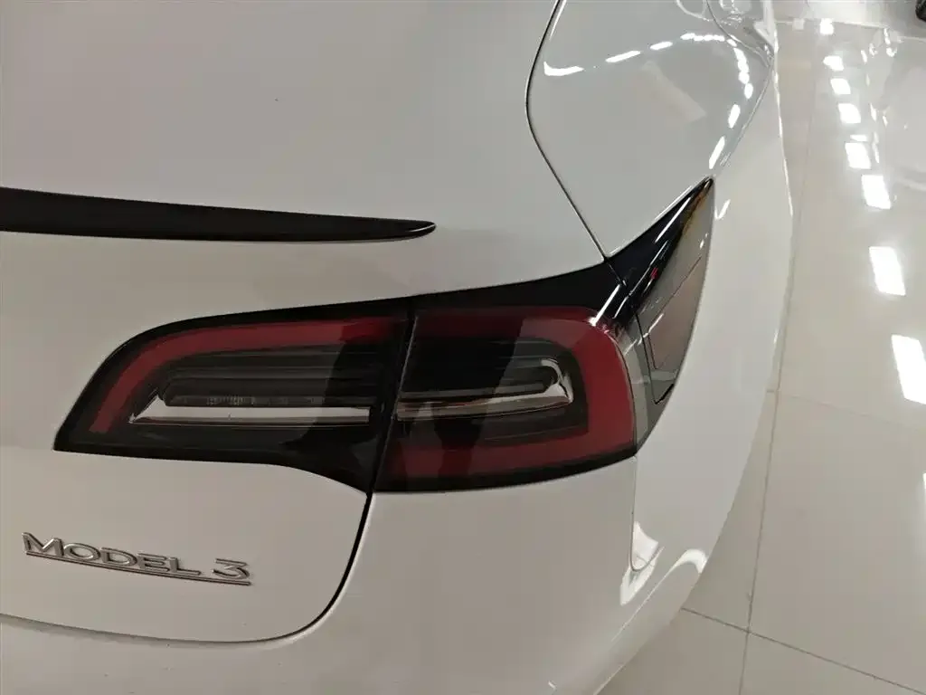 Tesla Model 3 — фото 5